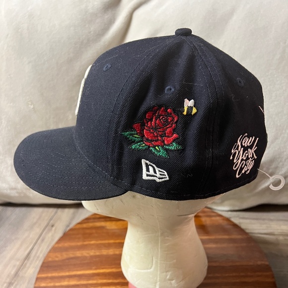 New Era New York Yankees Street Style Flower 59Fifty Fitted Cap Hat Size 7 1/8 - Picture 3 of 14